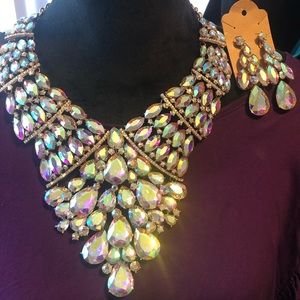 SHOW STOPPER - Gorgeous Iridescent Necklace Set